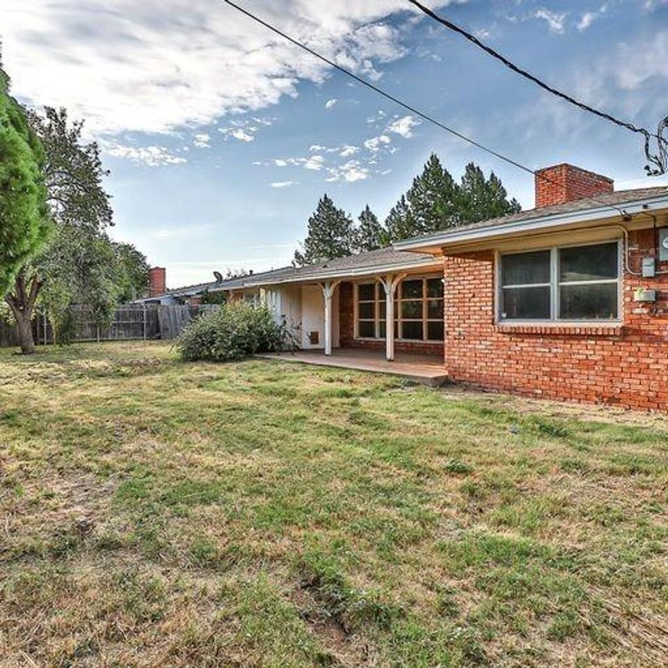 2110 65th St - Photo 6 of 40