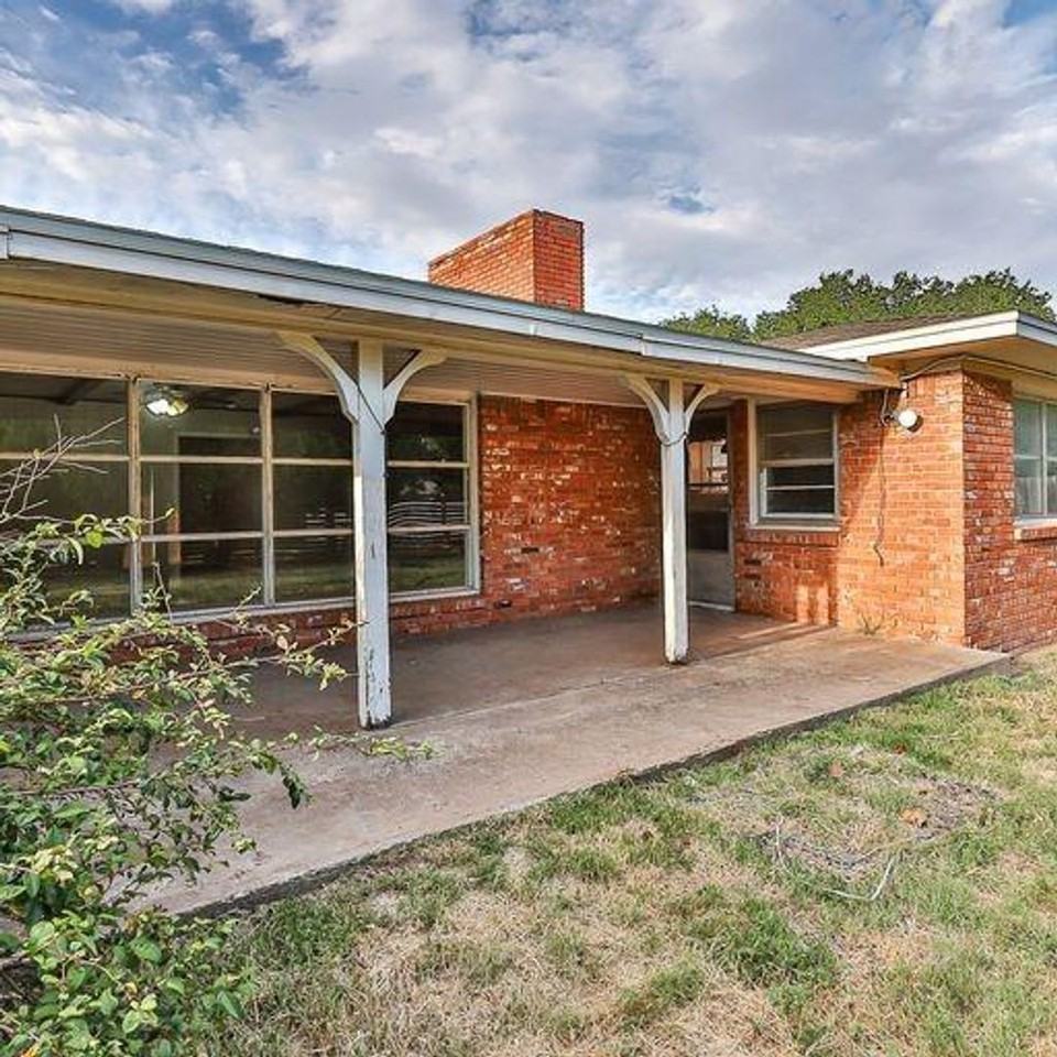 2110 65th St - Photo 7 of 40