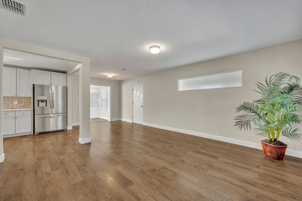 3202 Drake Dr - Photo 3 of 36