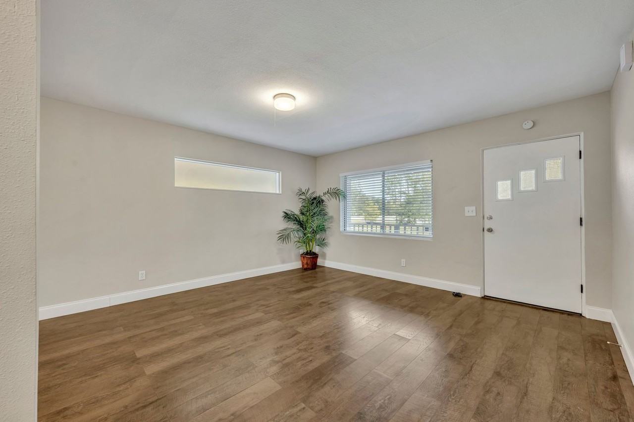 3202 Drake Dr - Photo 5 of 36