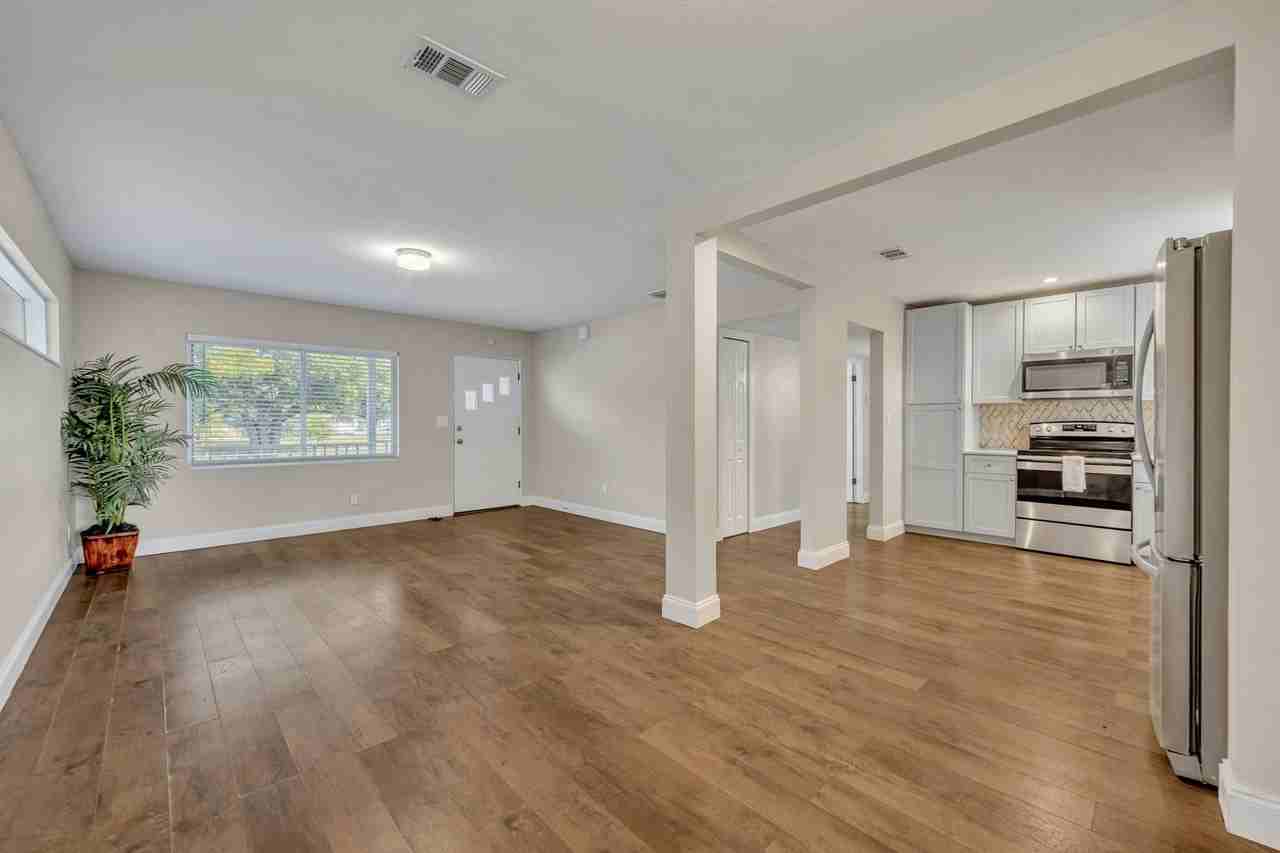 3202 Drake Dr - Photo 7 of 36