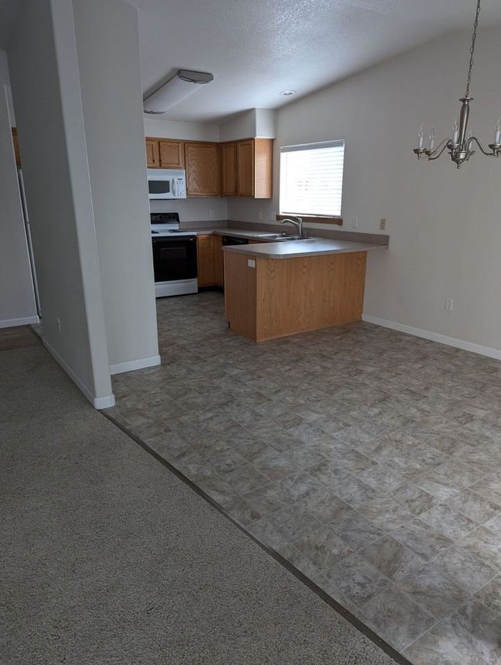 81 Nw Civil Bend Ave - Photo 3 of 4