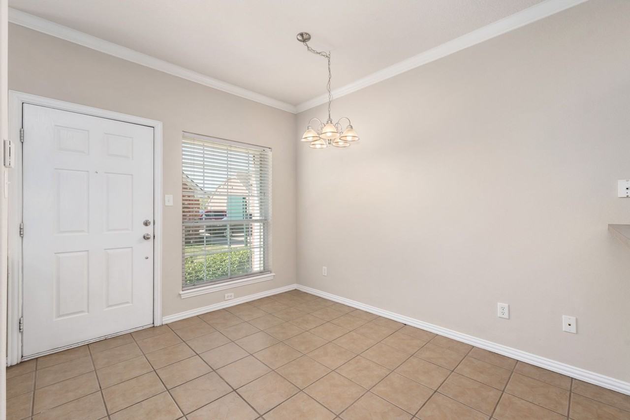 1001 Krenek Tap Rd #1805 - Photo 3 of 17