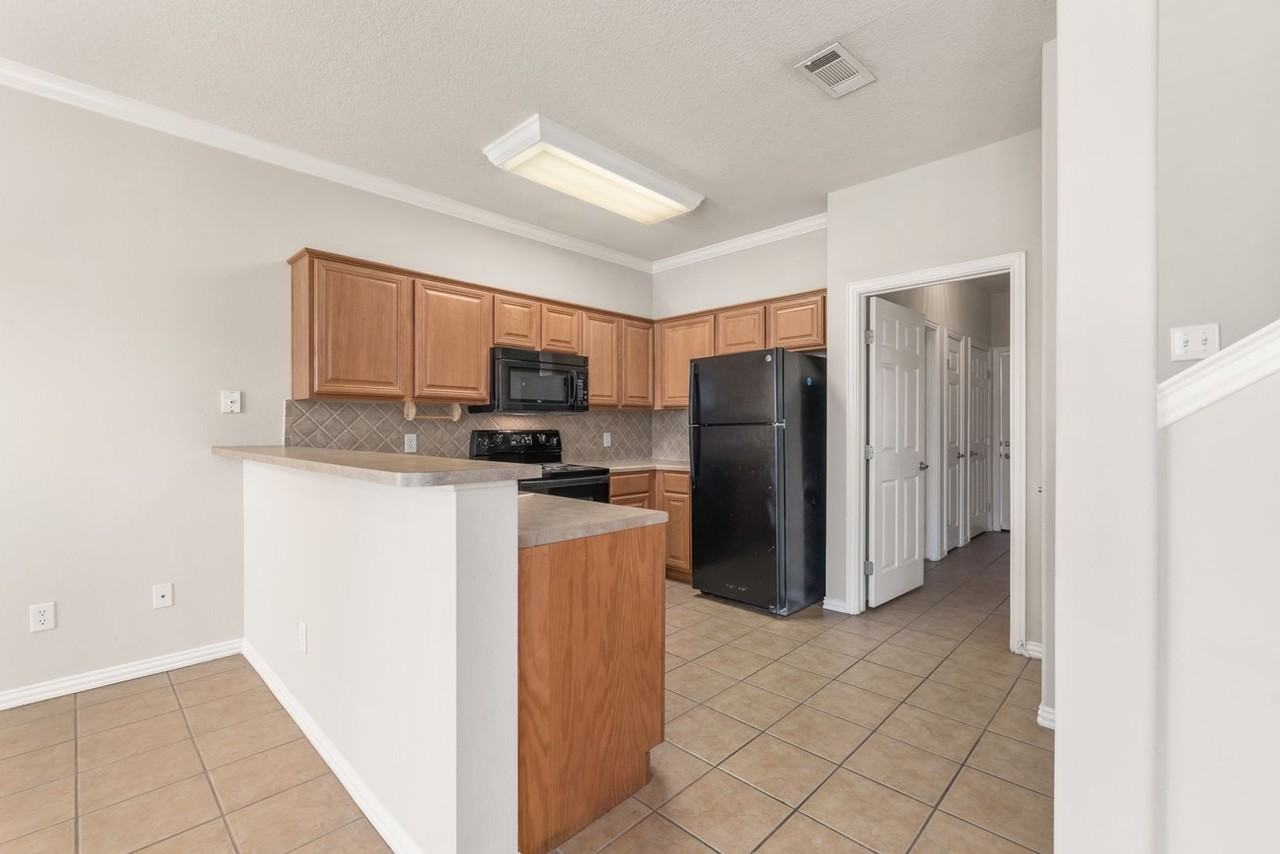 1001 Krenek Tap Rd #1805 - Photo 7 of 17