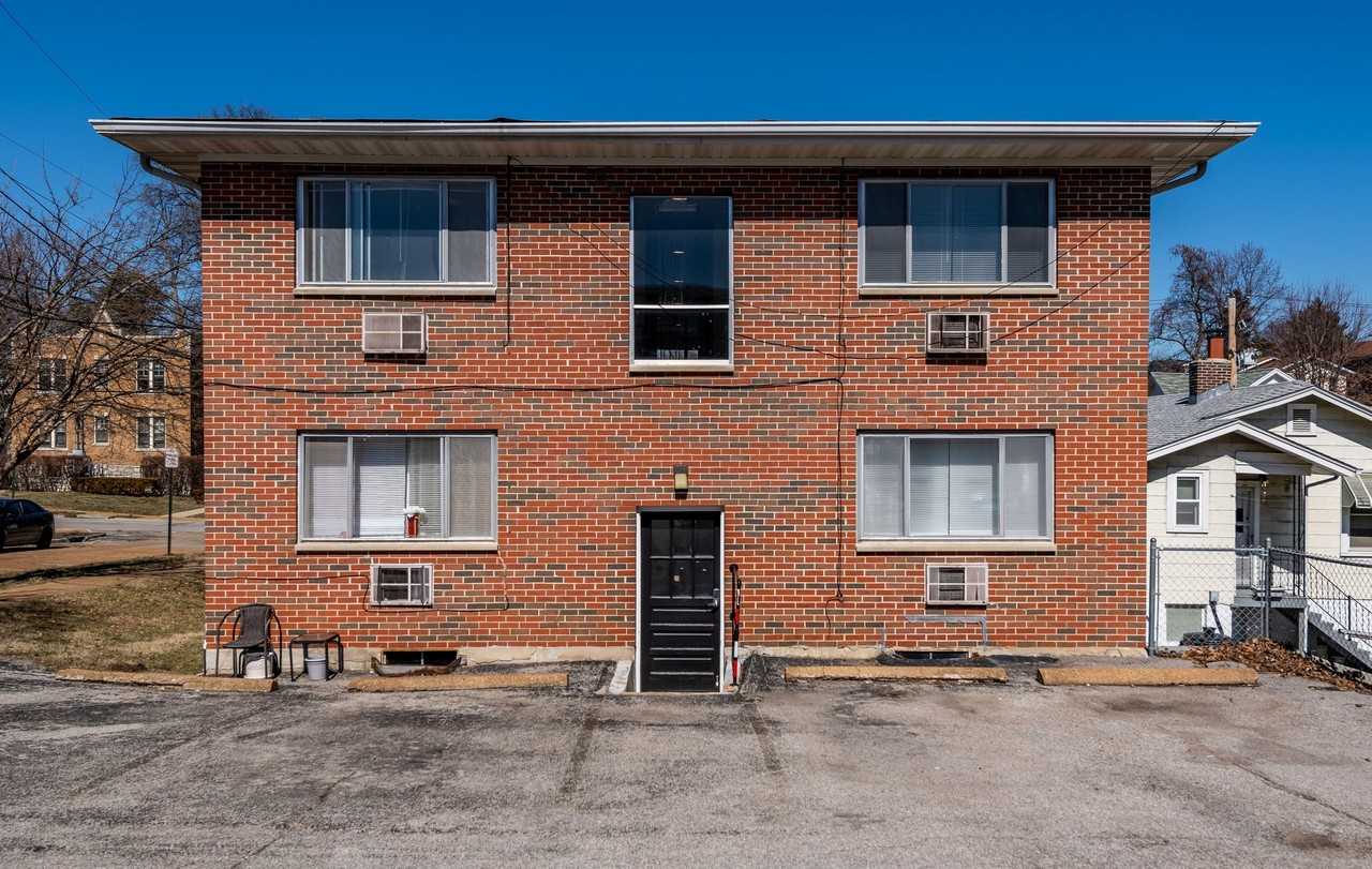 Cozy 1 Bedrooms in Maplewood - Photo 2 of 3