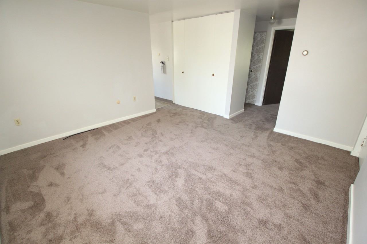 JACKMAN AVE -- 317 - Photo 2 of 9