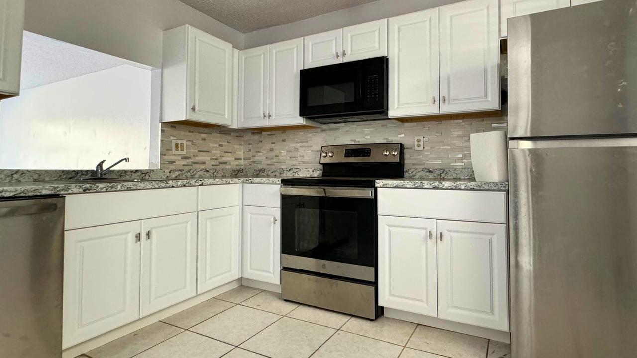 3351 Northwest 86th Avenue - Photo 3 of 50