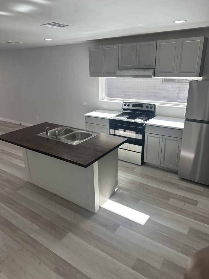 812 East Mitchell Street - Photo 3 of 10