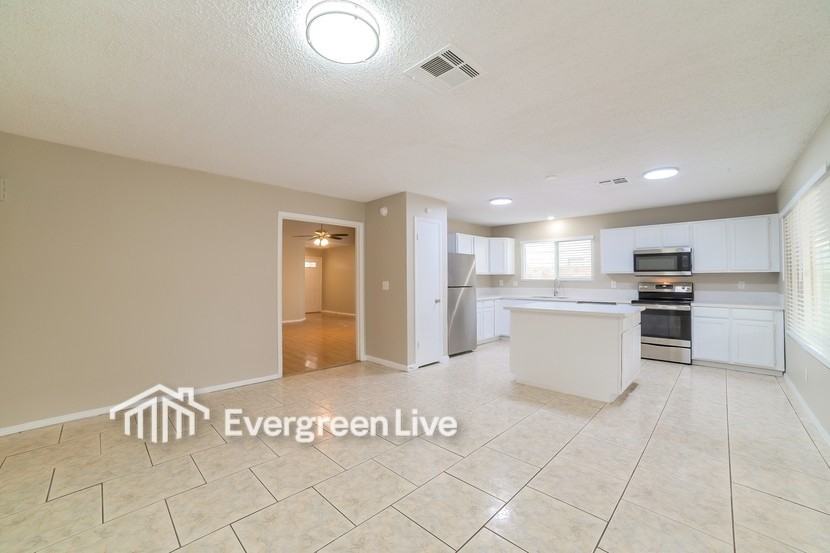 7144 W Tuckey Ln - Photo 6 of 23