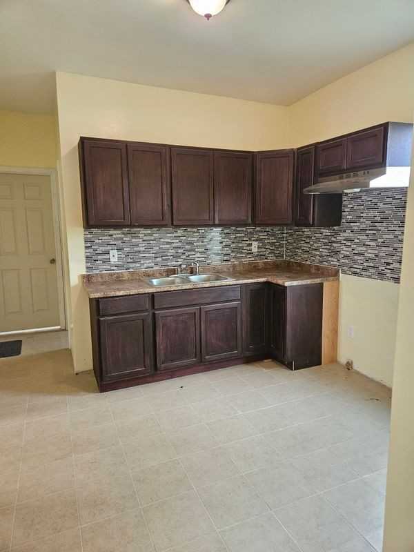 395 Woodlawn Ave - Photo 3 of 8