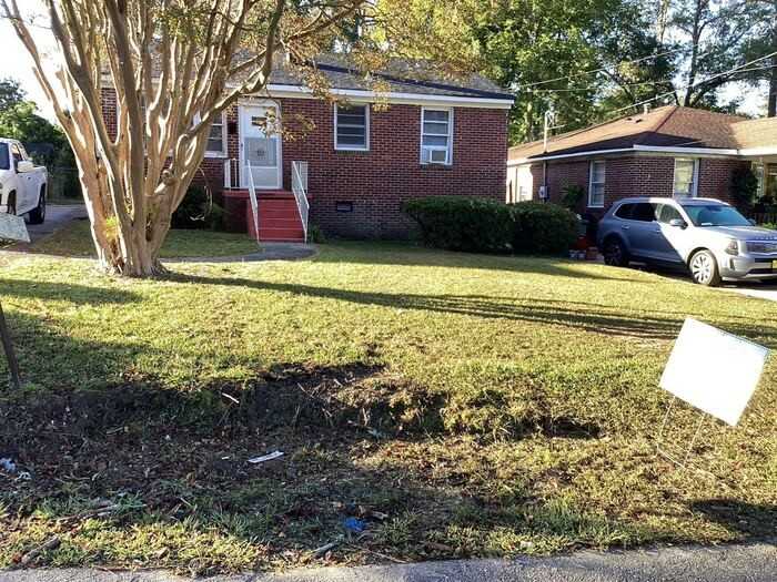 2220 Hurst St - Photo 2 of 16