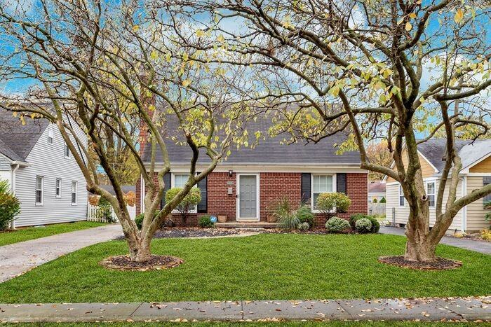 2435 Mcleay Dr - Photo 2 of 28