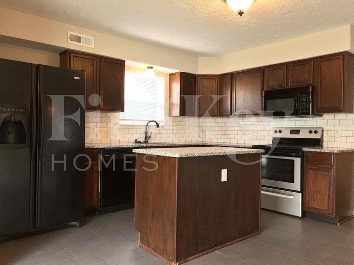 3143 Hemlock Way - Photo 2 of 18