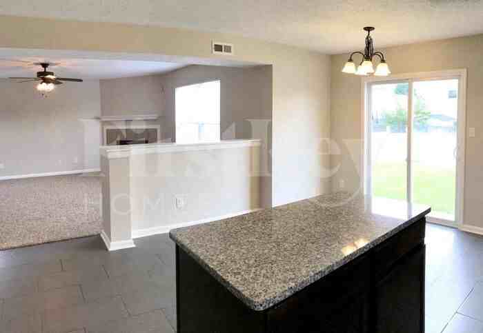 3143 Hemlock Way - Photo 3 of 18