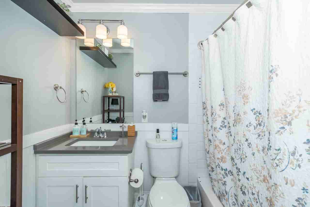 1475 Graham St SW - Photo 2 of 10