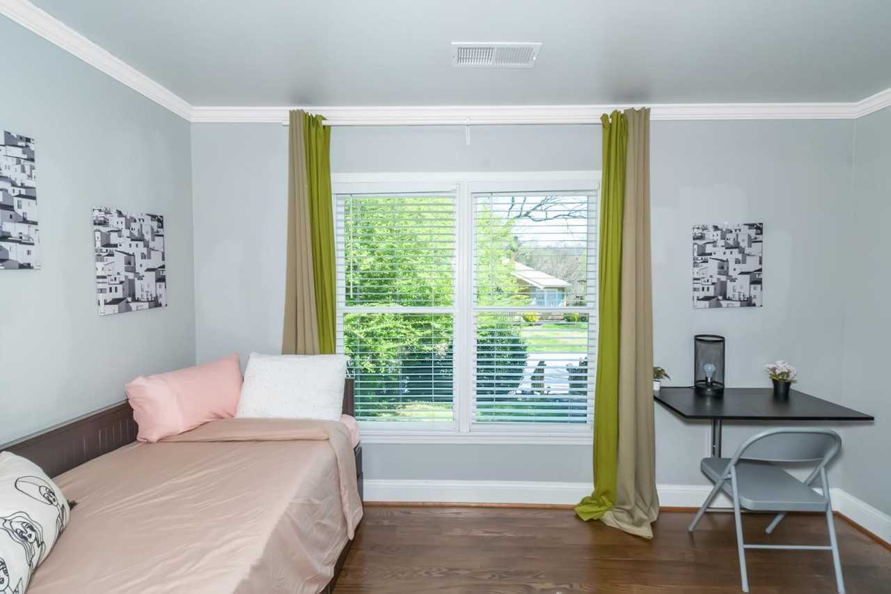 1475 Graham St SW - Photo 3 of 10