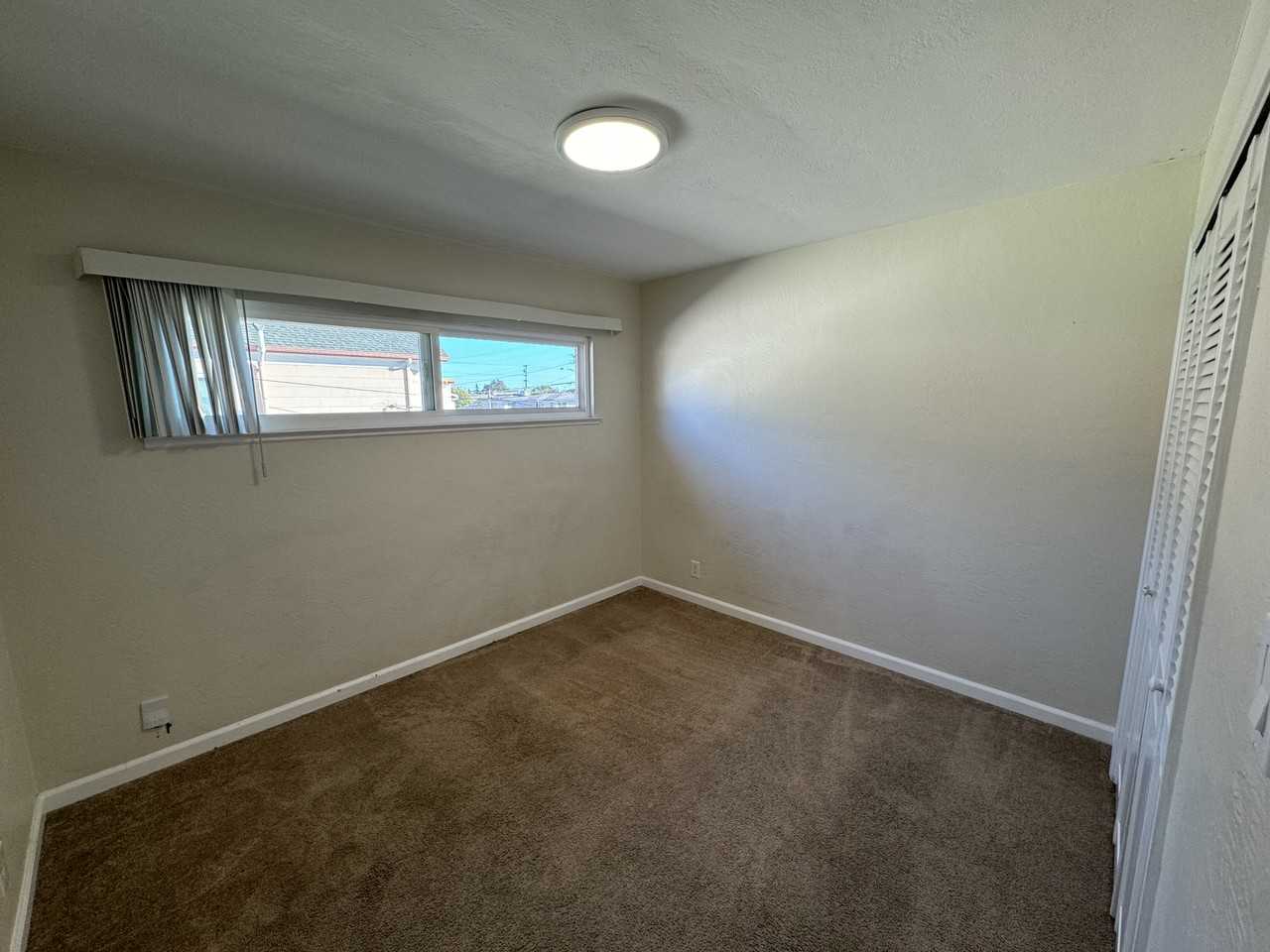 3418 School St #4 - Photo 3 of 4