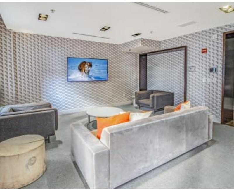 98 Christopher Columbus Dr #1-2