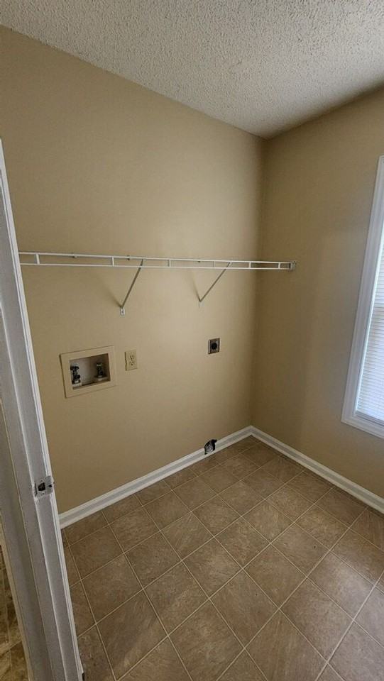 215 Hay St - Photo 6 of 17