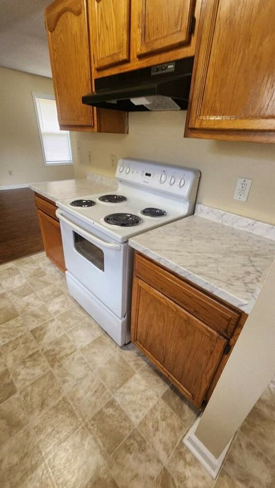 215 Hay St - Photo 7 of 17