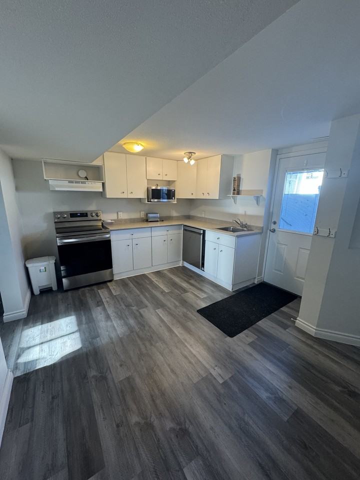 654 Patricia Ave Lowr - Photo 3 of 10