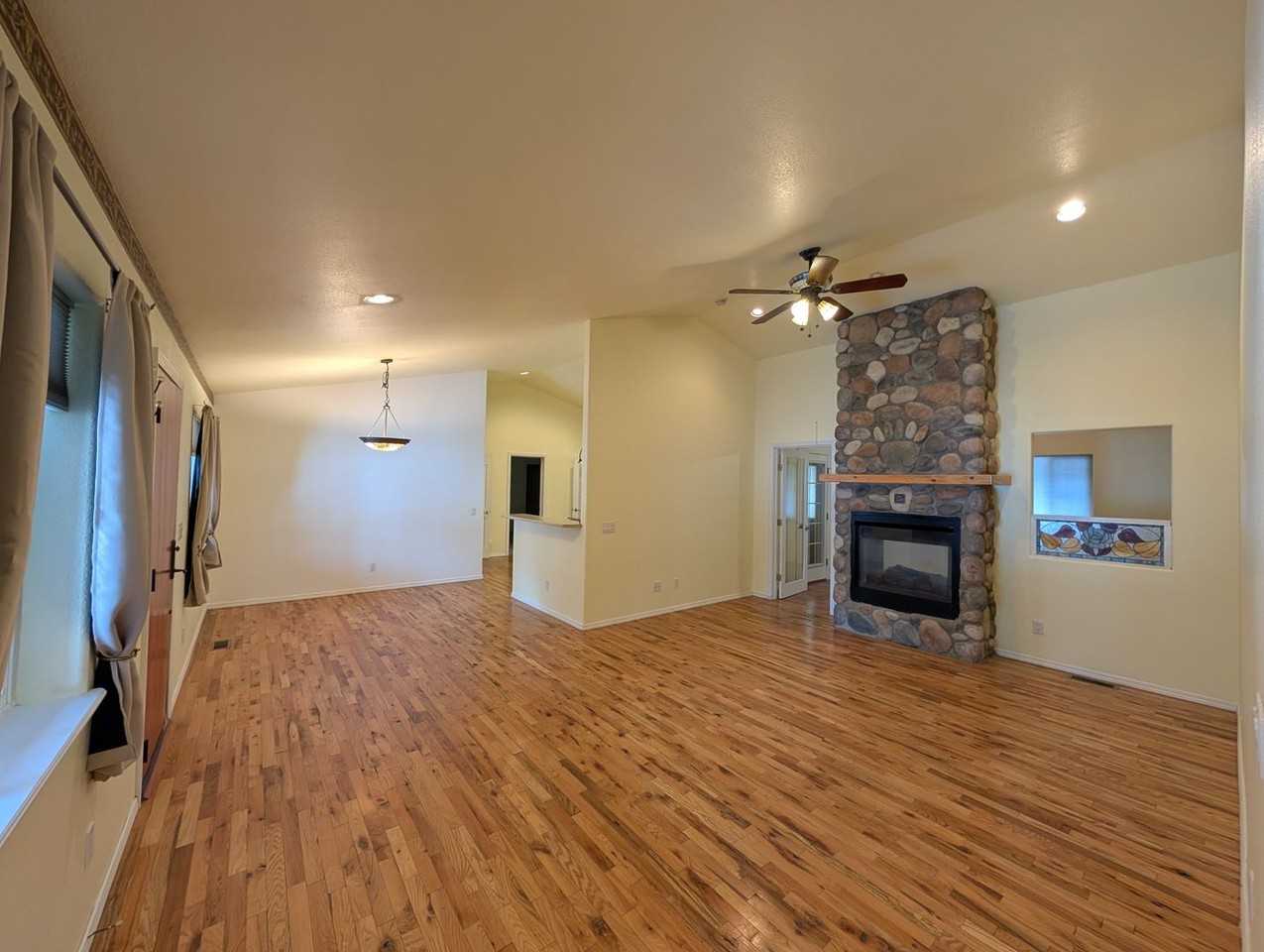 224 Capitan Cir - Photo 3 of 29