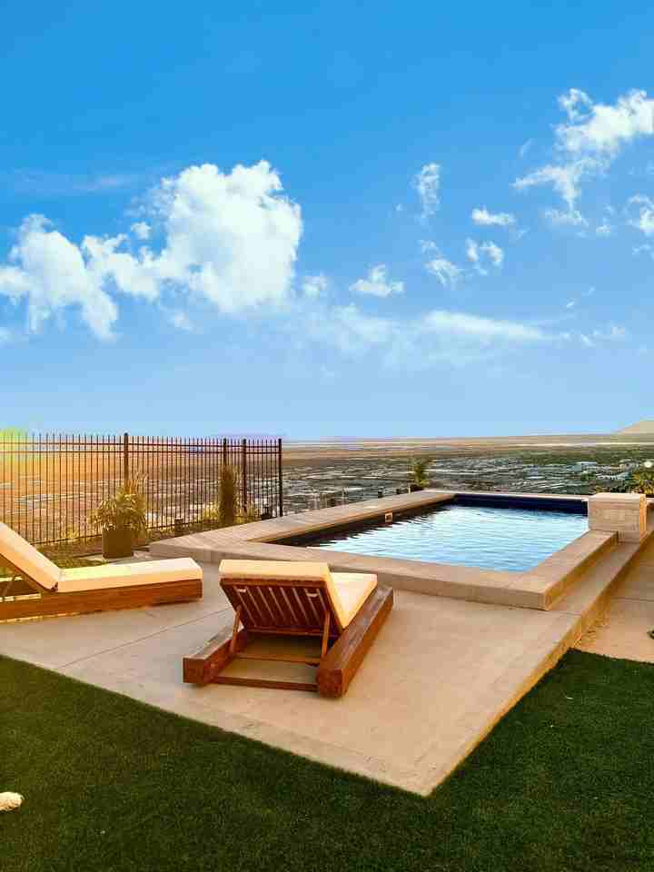 Pet-Friendly, Modern & Spacious 3-Bedroom Loft in North Salt Lake – Fully Furnished! - Photo 2 of 32