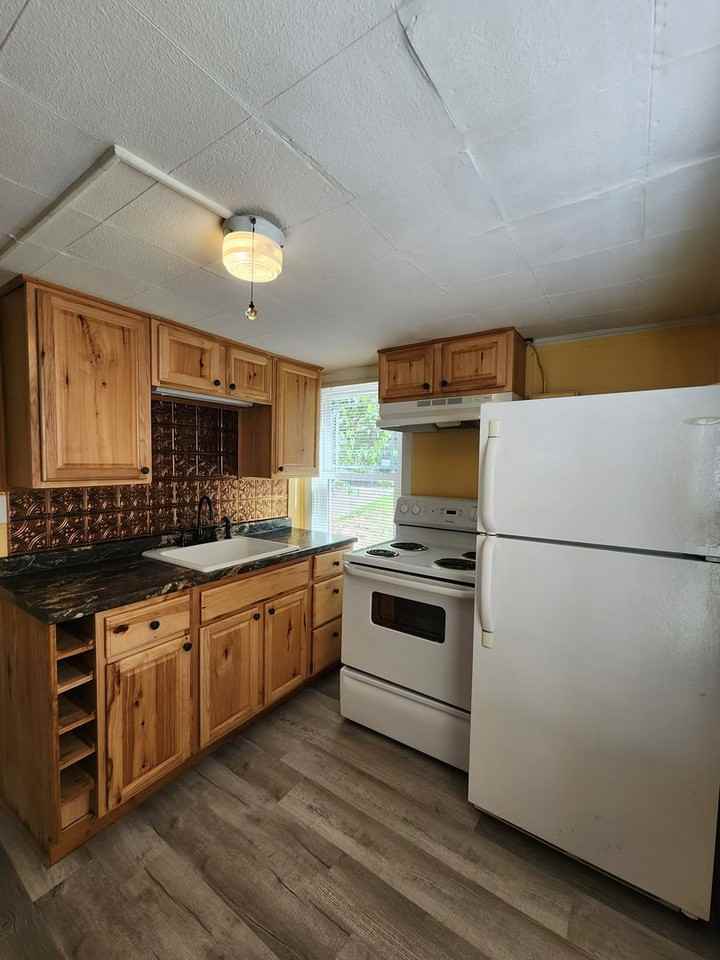 129 Dodge St - Photo 2 of 12