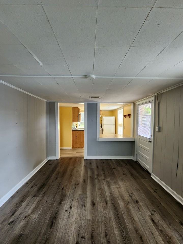 129 Dodge St - Photo 6 of 12