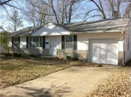 10104 White Ave - Photo 2 of 9