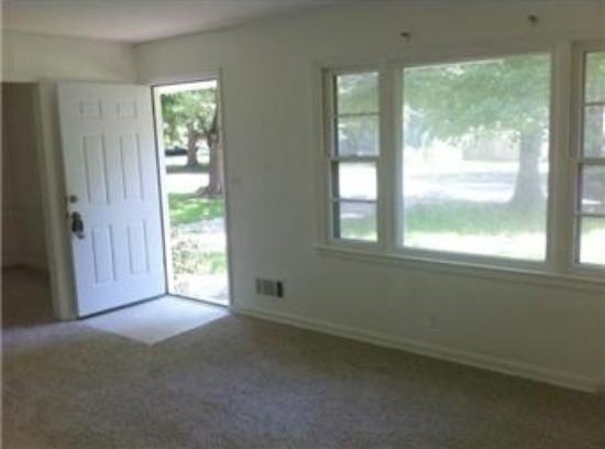 10104 White Ave - Photo 4 of 9