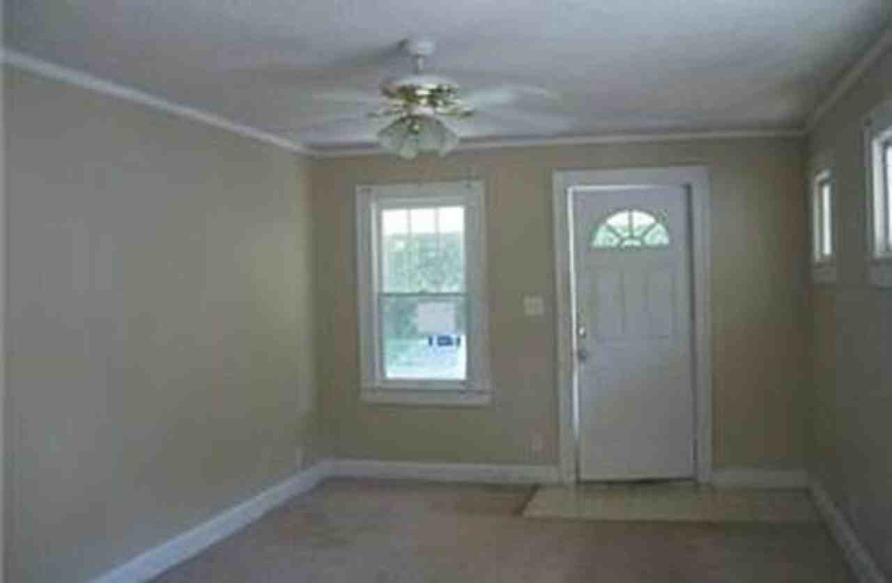 3238 Webster Ave - Photo 4 of 11