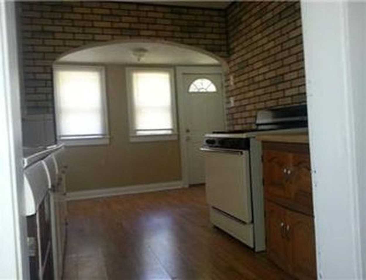 3238 Webster Ave - Photo 6 of 11