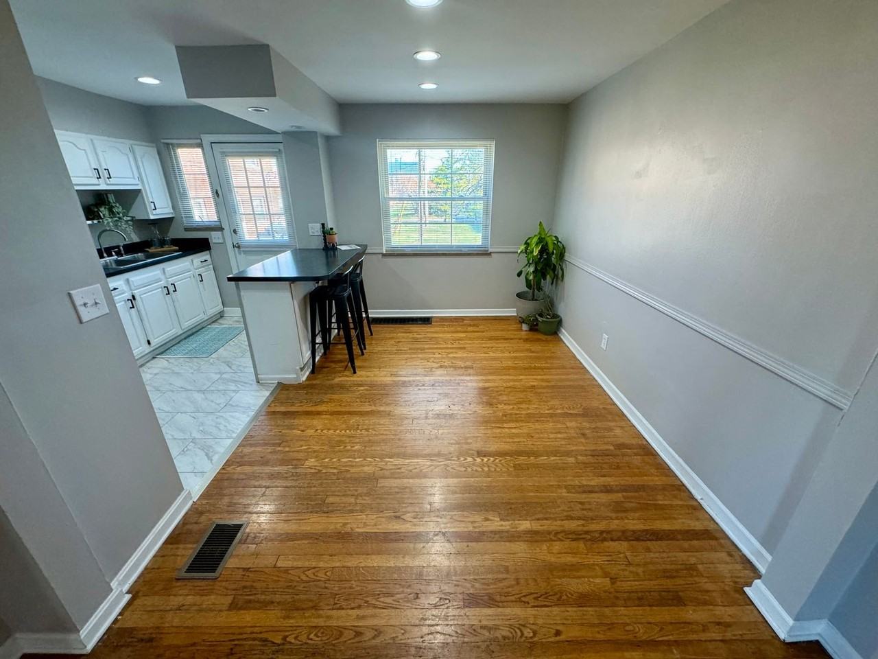1139 Bellows Ave - Photo 6 of 41