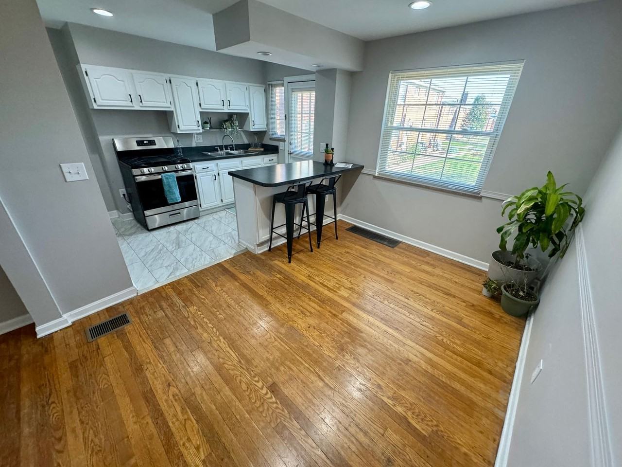 1139 Bellows Ave - Photo 7 of 41