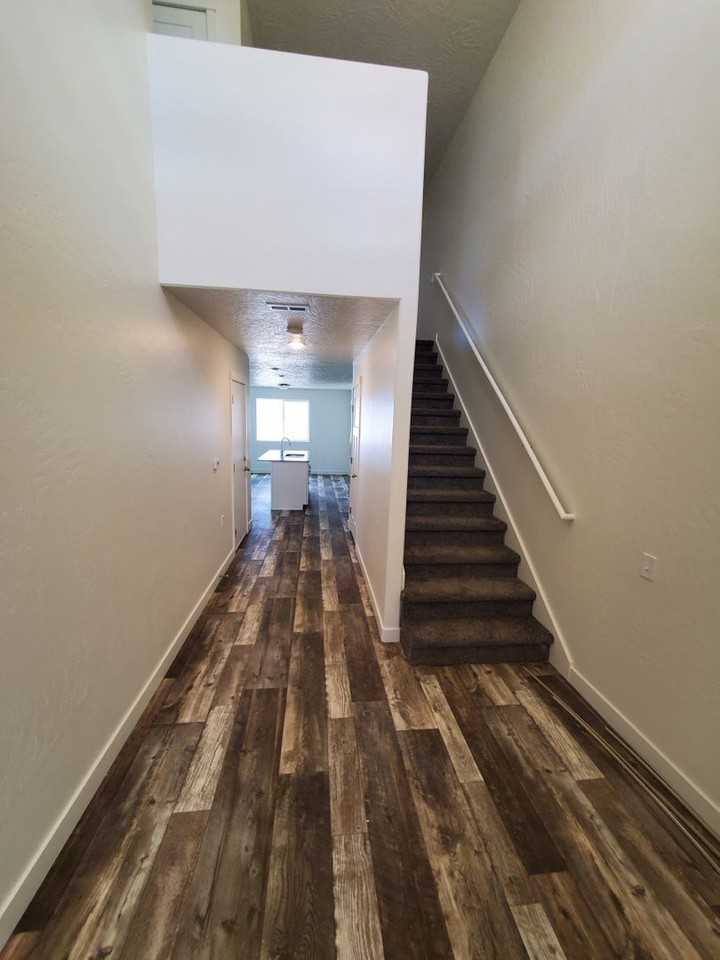 1124 Tulip Dr - Photo 4 of 27