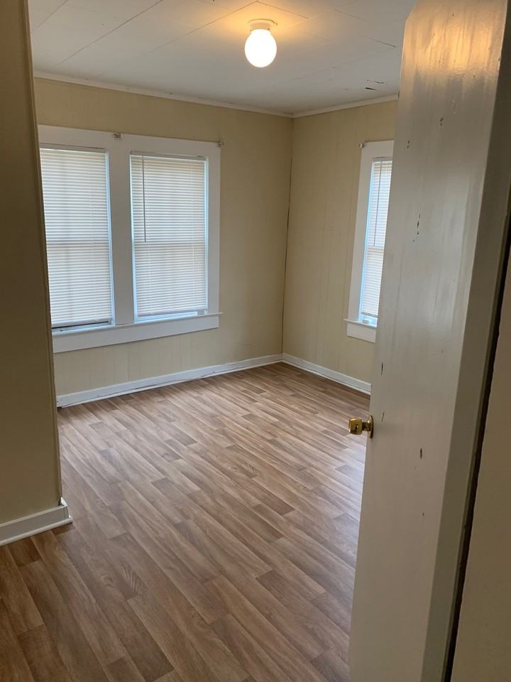 309 E Cedar St - Photo 3 of 8