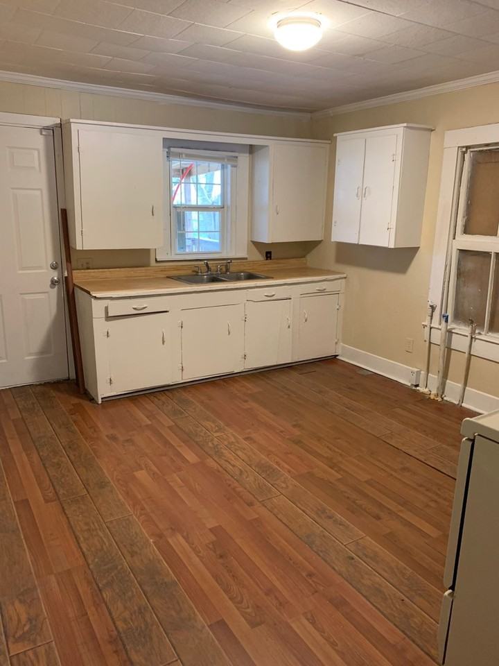 309 E Cedar St - Photo 6 of 8