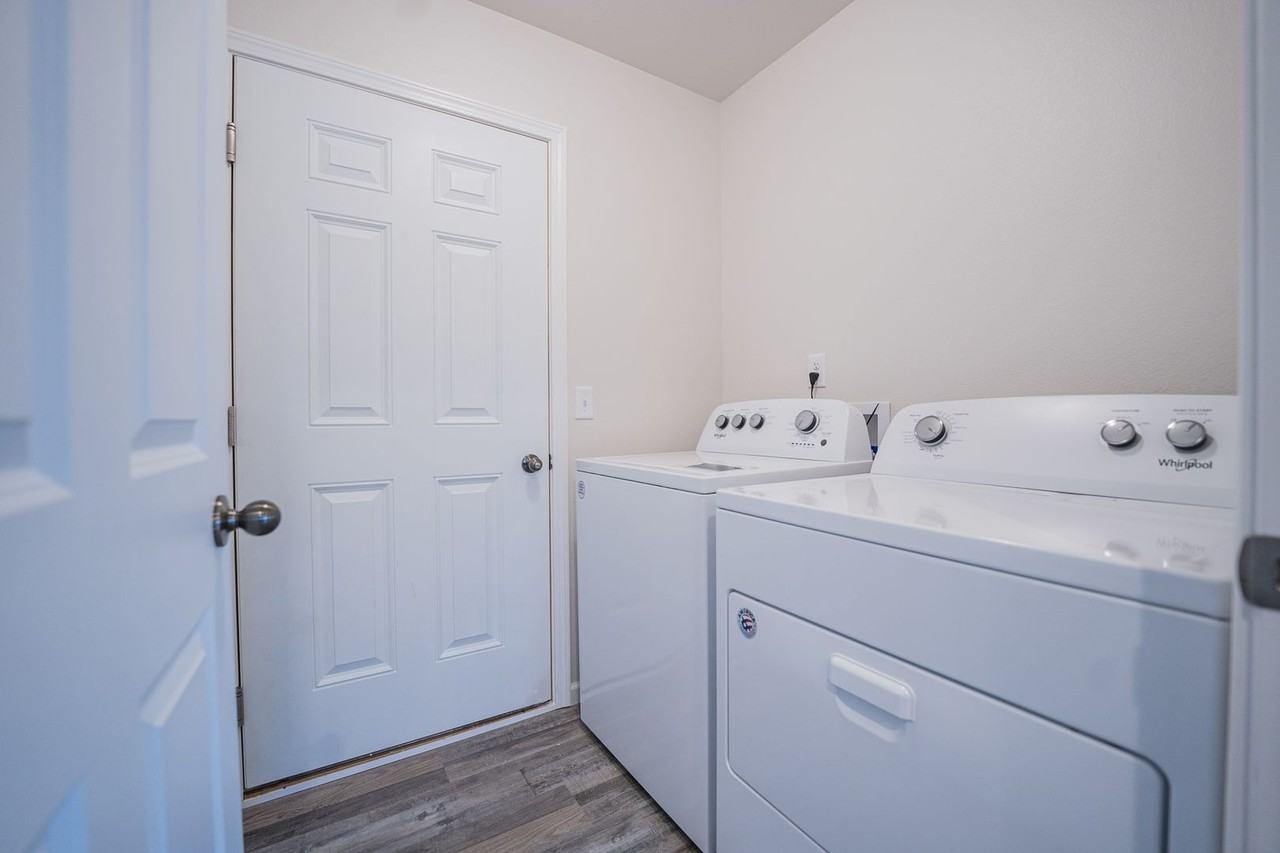3810 Lillian Ct - Photo 4 of 18
