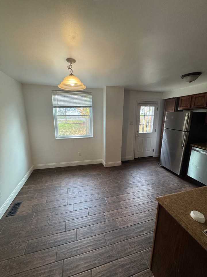 415 Sweetbriar St - Photo 2 of 8