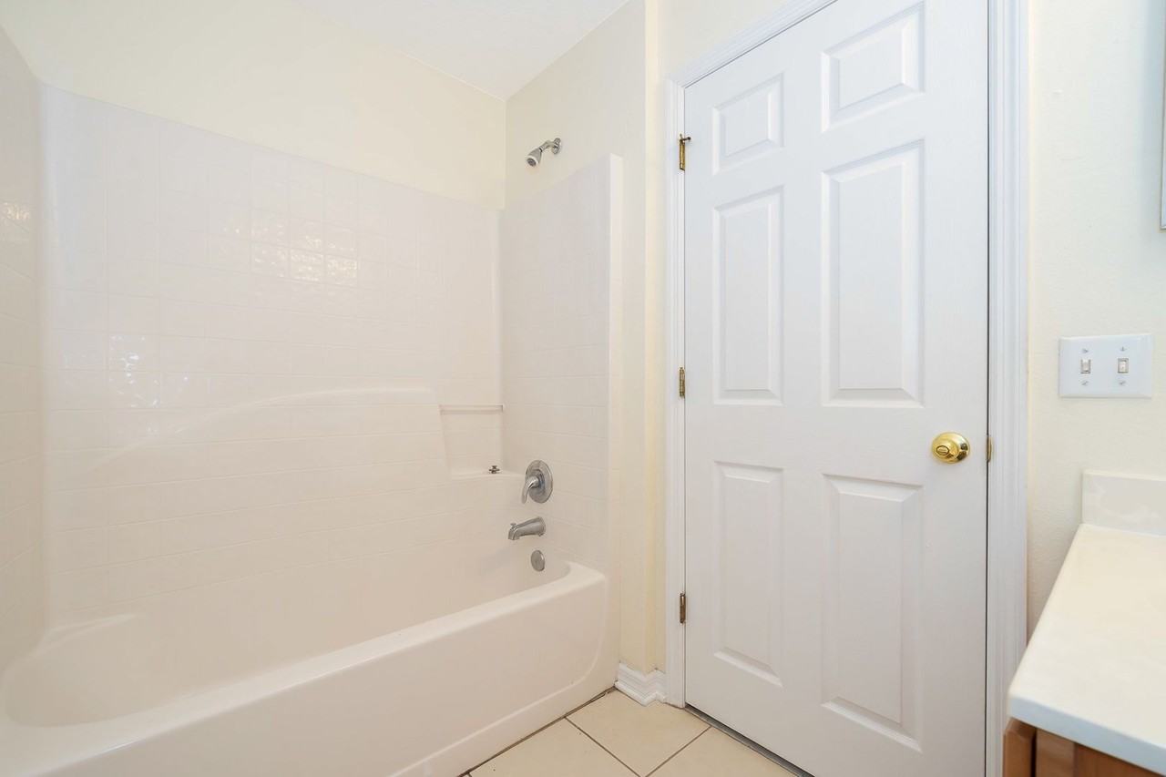 2720 Merrieweather Ln - Photo 7 of 31