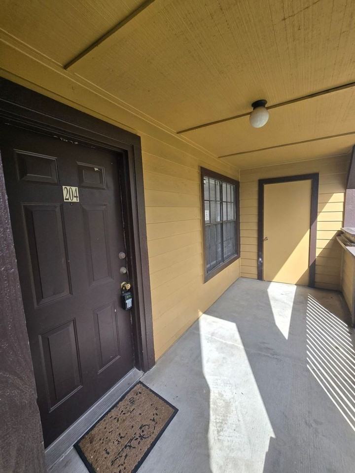 300 Lakepointe Drive #204 - Photo 4 of 16