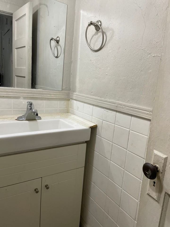 2234 N Travis Ave - Photo 4 of 10