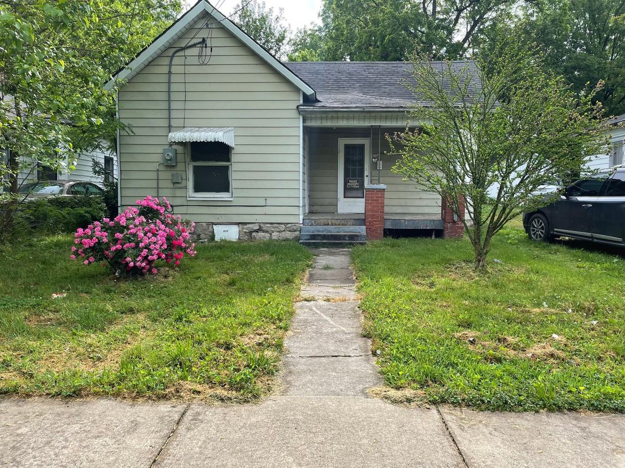 2234 N Travis Ave - Photo 7 of 10