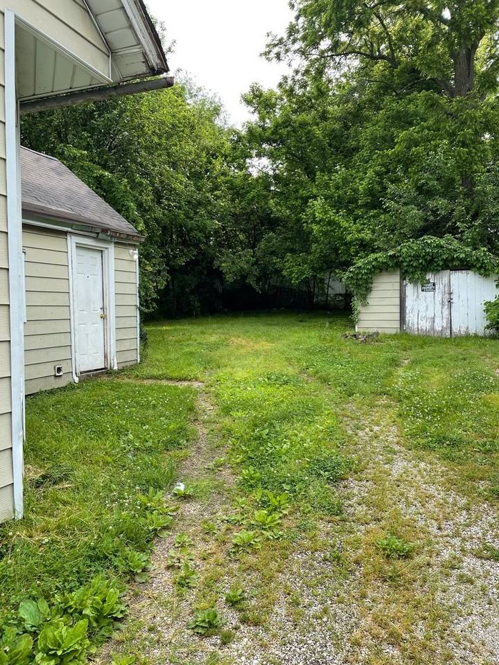 2234 N Travis Ave - Photo 6 of 10