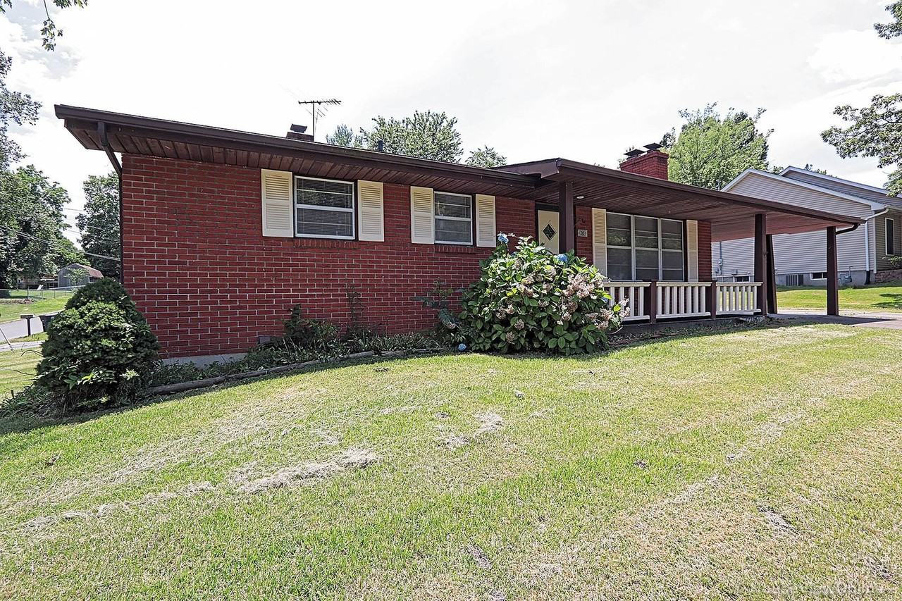 1301 Bertling Street - Photo 2 of 22