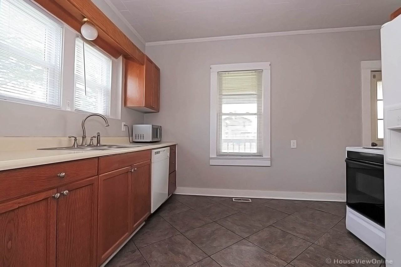 1511 Whitener St - Photo 6 of 26