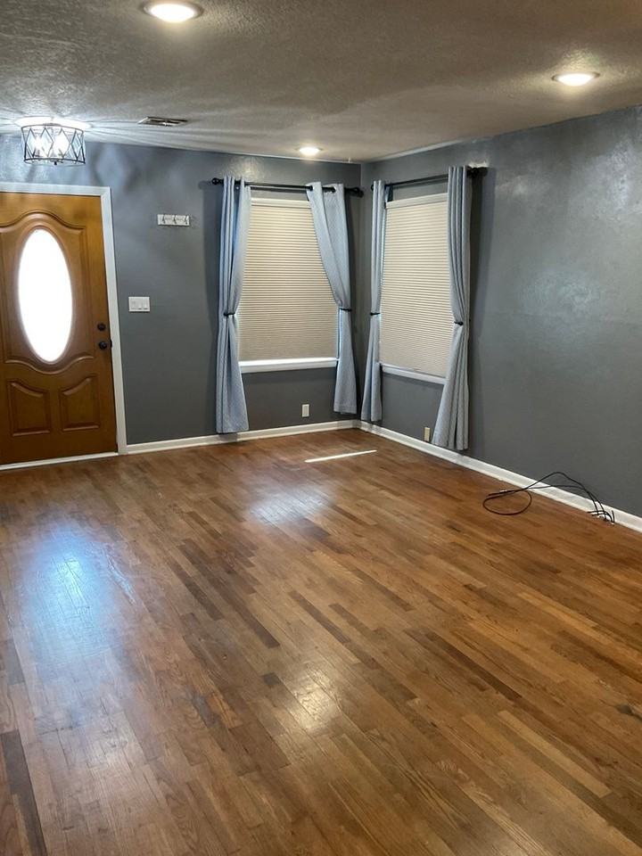 3021 S Wall Ave - Photo 2 of 13