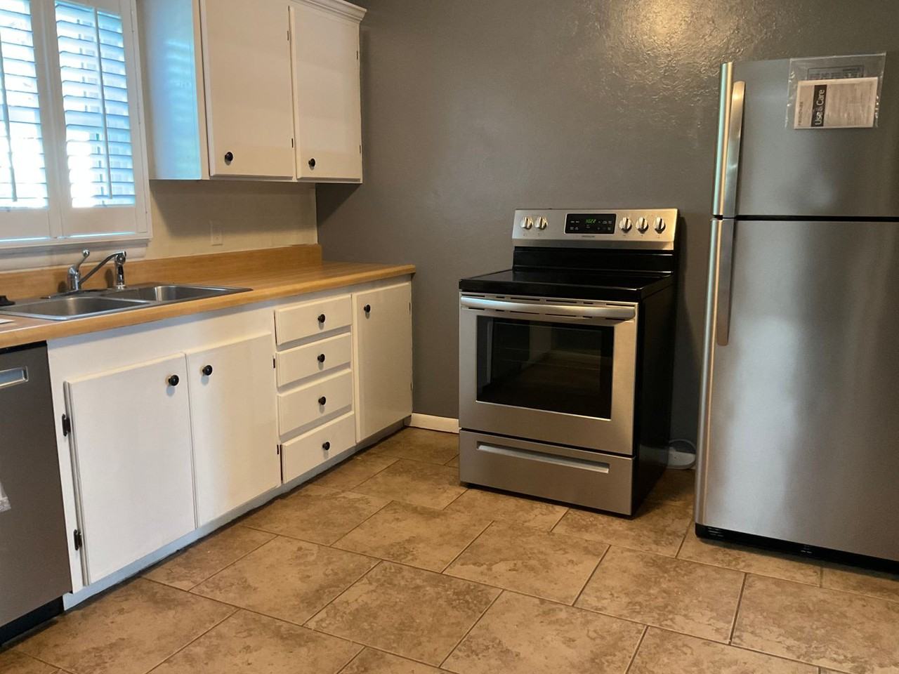 3021 S Wall Ave - Photo 4 of 13