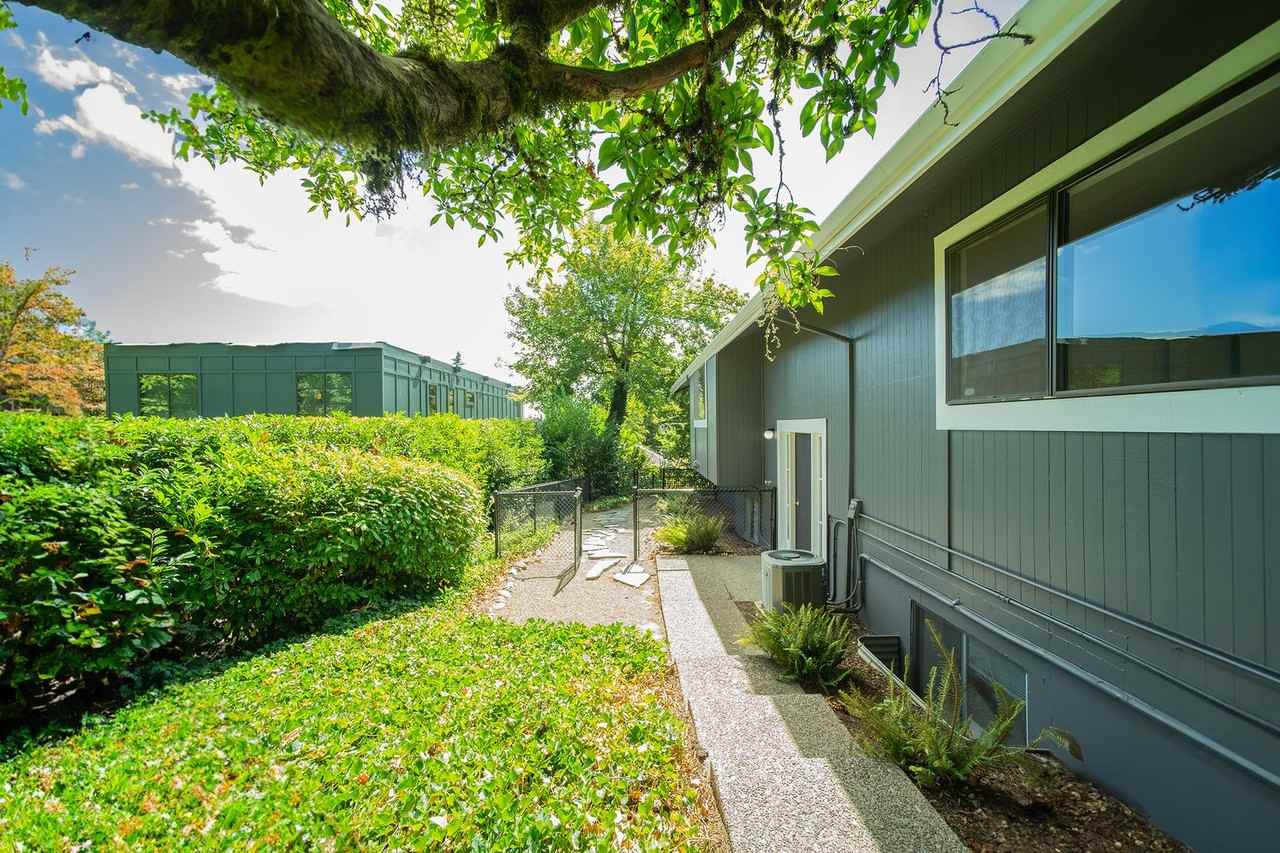 4145 Sw Greenleaf Dr - Photo 4 of 50